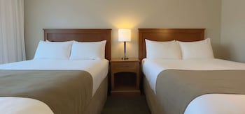 Room (Coast Two Queens)
