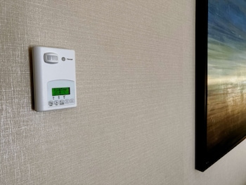Room (Coast Premium Two Queens)