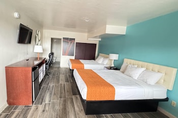 Room, 2 Queen Beds, Accessible, Non Smoking