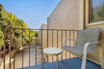 Suite, 1 King Bed, Non Smoking, Balcony