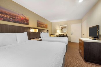 Suite, 2 Queen Beds, Non Smoking, Balcony (Pet Friendly)