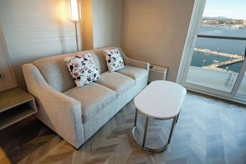 Room, 1 King Bed, Ocean View (Coast King with Ocean View)