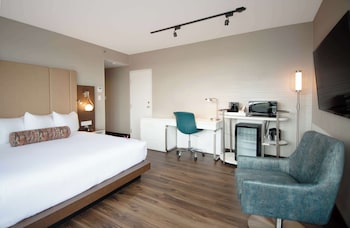 Premium Room, 1 King Bed (Coast Premium King)