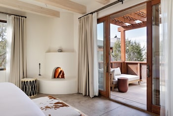 Deluxe Room, 1 King Bed, Non Smoking