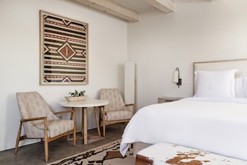 Deluxe Room, 1 King Bed, Non Smoking