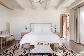 Deluxe Room, 1 King Bed, Non Smoking