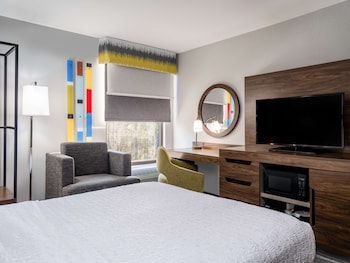 One Queen Bed, Non-Smoking, Accessible