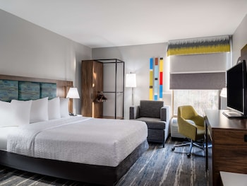 One Queen Bed, Non-Smoking, Accessible