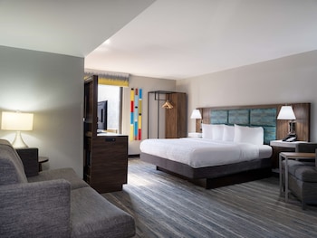 Suite, 1 King Bed, Non Smoking