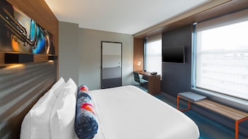 Room, 1 King Bed (Mobility/Hearing Accessible, Tub)