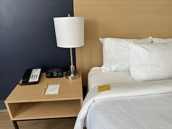 Standard Room, 1 King Bed