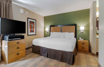 Deluxe Studio, 1 King Bed with Sofa bed, Non Smoking