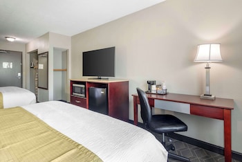 Standard Room, 2 Queen Beds, Non Smoking, Refrigerator & Microwave