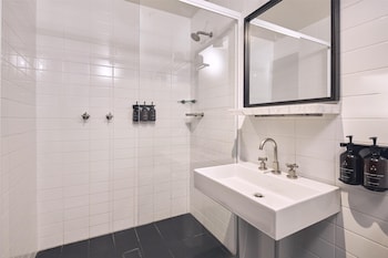 Superior Room, 1 Queen Bed (Heritage)