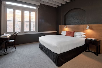 Superior Room, 1 Queen Bed (Heritage)