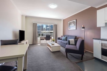 1 Bedroom City Skyline