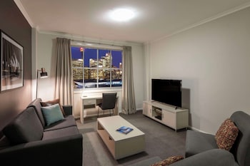 1 Bedroom City Skyline