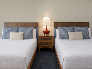 Room, 2 Queen Beds, Beachfront