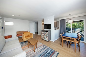 Standard Condo, 2 Bedrooms, Kitchen