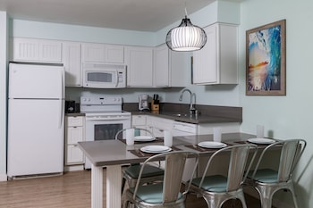 Standard Condo, 1 Bedroom, Kitchen