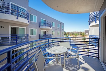 Standard Condo, 1 Bedroom, Kitchen