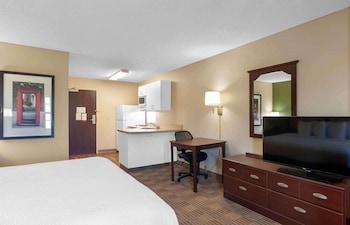 Room, 1 King Bed, Mobility Accessible, Non Smoking (Roll-In Shower, Kitchen)