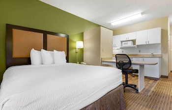 Room, 1 King Bed, Mobility Accessible, Non Smoking (Roll-In Shower, Kitchen)