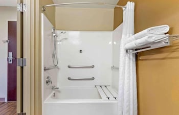 Room, 1 King Bed, Mobility Accessible, Non Smoking (Roll-In Shower, Kitchen)