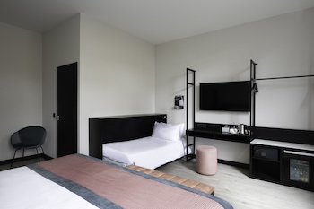 Premium Triple Room (2 adults and 1 kid)