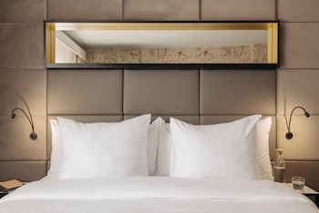 Superior Room, 1 King Bed