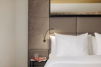 Superior Room, 1 King Bed