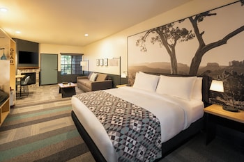 Junior Studio Suite, 1 King Bed with Sofa bed, Patio