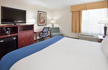 Room, 1 King Bed, Roll-in Shower (Communications Accessible)