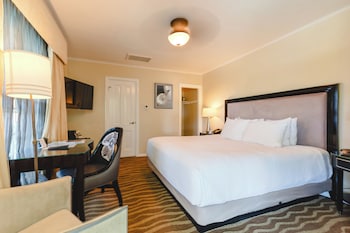 Room, 1 King Bed, Poolside
