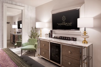 Vanderpump Room, 1 King, Strip View