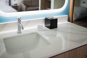 Suite, 1 King Bed, Accessible, Bathtub (Mobility)