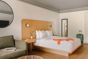 Standard Room, 1 Queen Bed, Accessible Bathtub (Mobility)