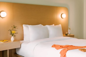 Standard Room, 1 Queen Bed, Accessible Bathtub (Mobility)