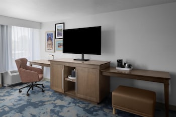 Room, 2 Queen Beds, Accessible, Bathtub
