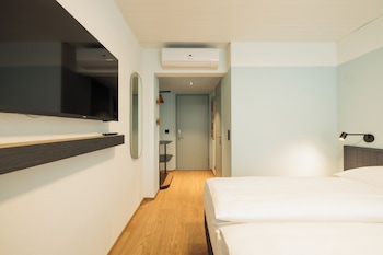 Standard Double Room, 1 Queen Bed