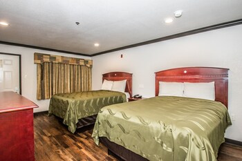 Room, 2 Queen Beds, Smoking