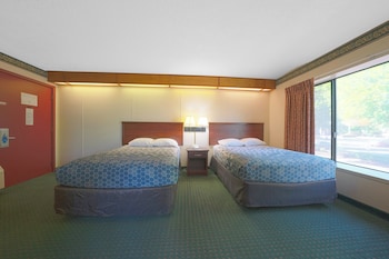 Basic Room, 2 Queen Beds