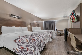 Deluxe Room, 2 Queen Beds, Smoking, Kitchenette