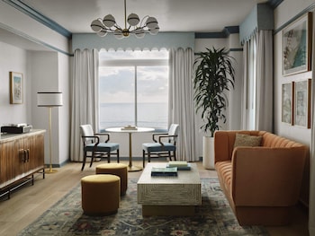 Deluxe Room, 1 King Bed (High Floor)