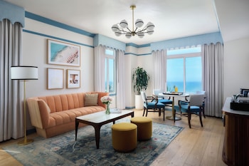 Suite, 1 King Bed, City View