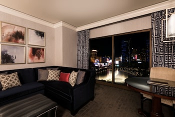 Augustus Premium Room, 1 King Bed, Non Smoking, Fountain View