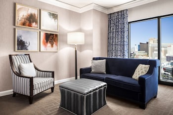 Augustus Premium Room, 1 King Bed, Non Smoking, Fountain View