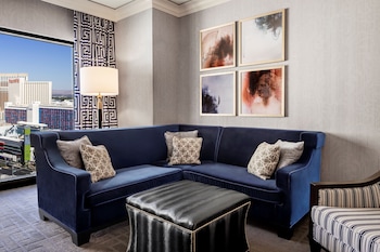 Augustus Premium Room, 1 King Bed, Non Smoking, Fountain View
