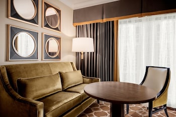 Octavius Pool View Room 2 Queens Non-Smoking