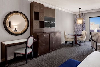 Augustus Premium Room, 1 King Bed, Non Smoking, Fountain View